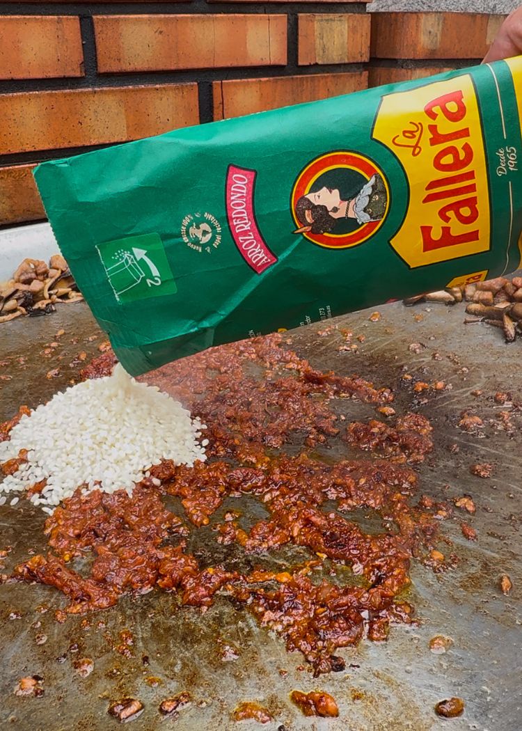 Nacarar arroz en arroz con carne de cerdo