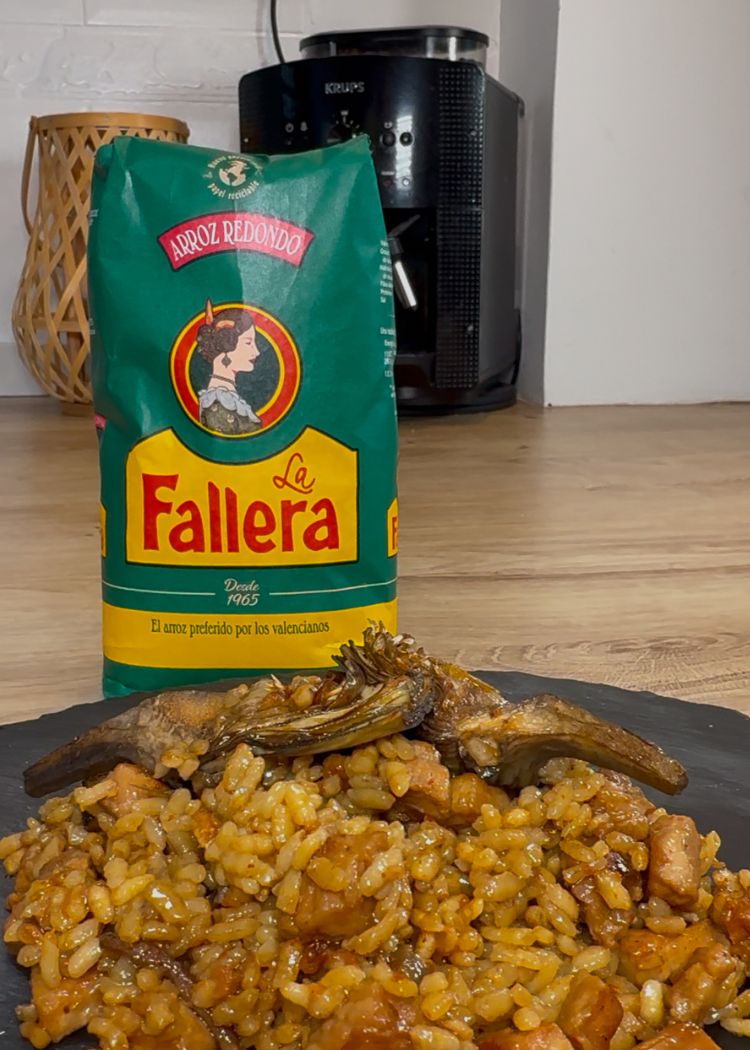 Presentación de arroz con carne de cerdo