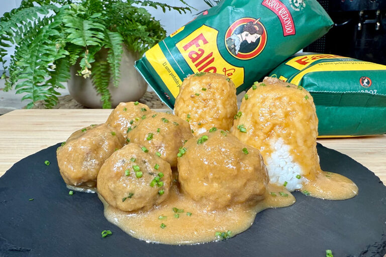 Foto de Albóndigas con arroz: receta fácil y sabrosa