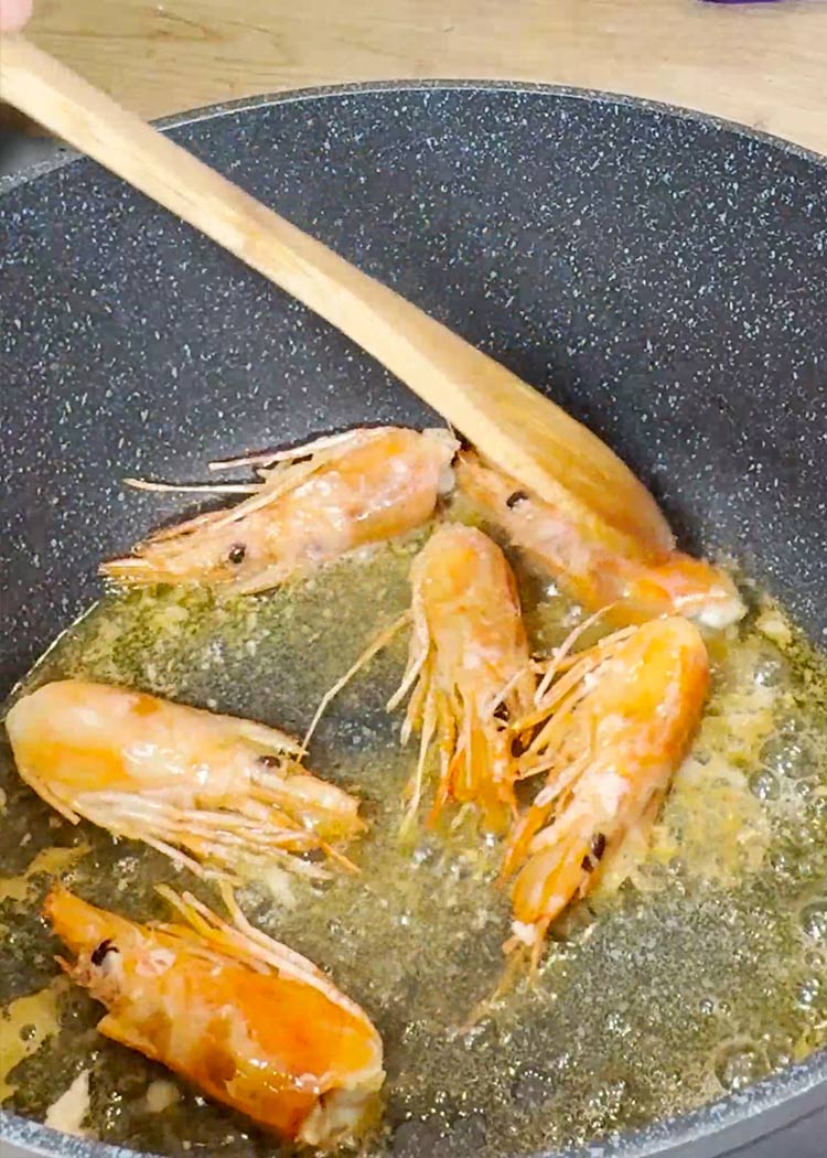 Cocinar cabezas de Arroz con marisco congelado