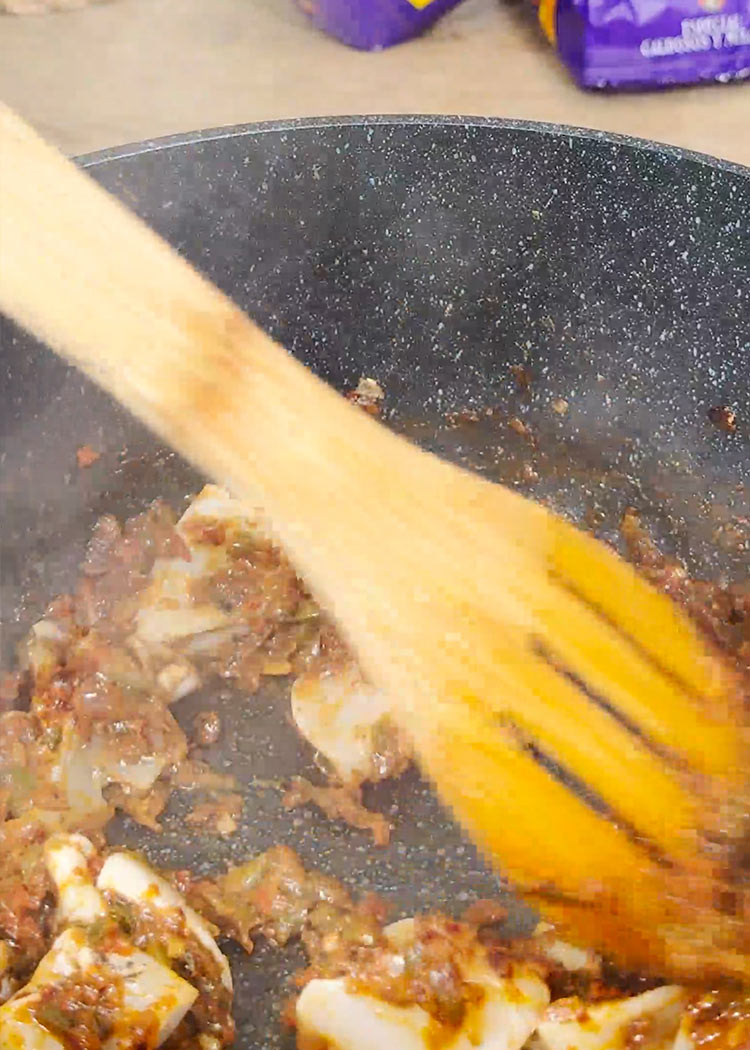 Cocinar calamares en Arroz con marisco congelado