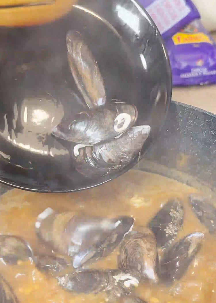 Añadir mariscos a Arroz con marisco congelado