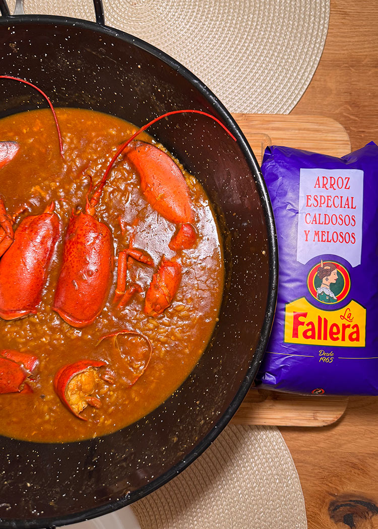 Presentación de arroz meloso con bogavante