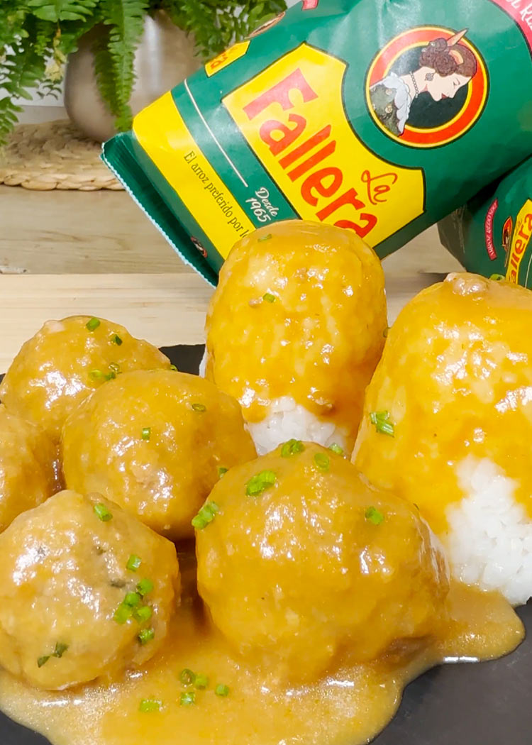 Presentación de albóndigas de arroz