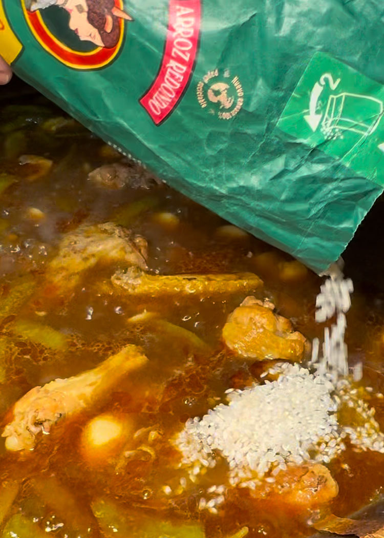 Añadir garrofó y arroz a arroz a la valenciana