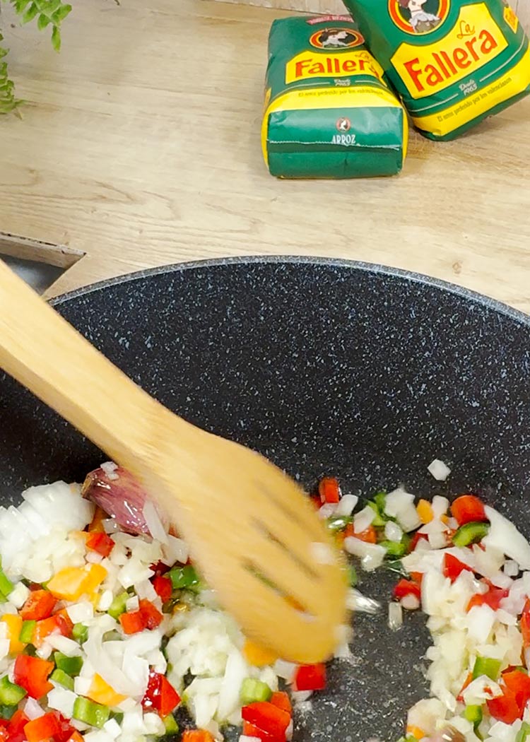 Pochar verduras en Lentejas con verduras y arroz
