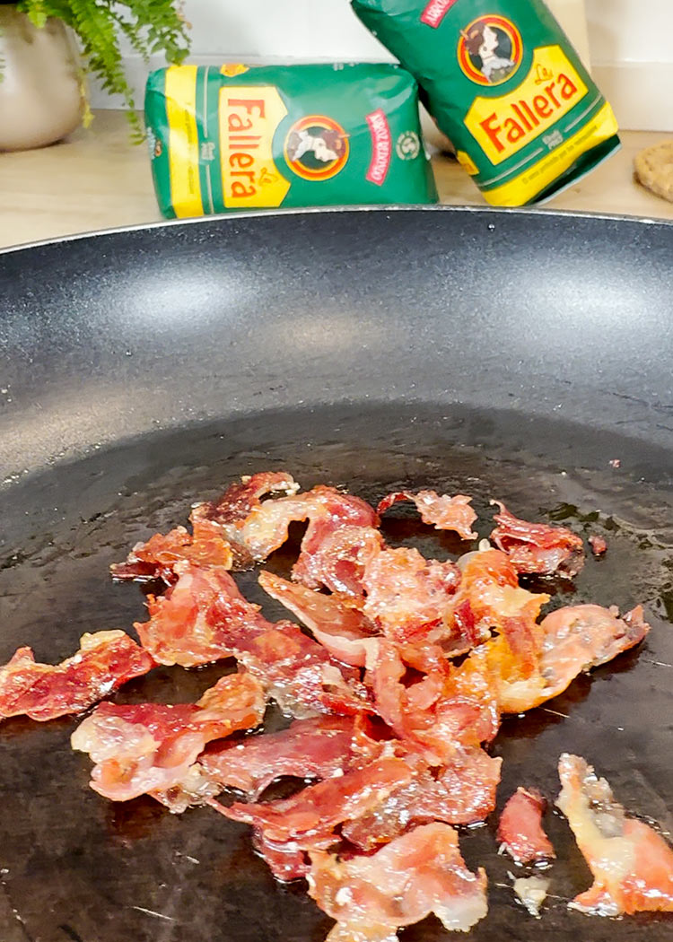 Tostar jamón para arroz con habas