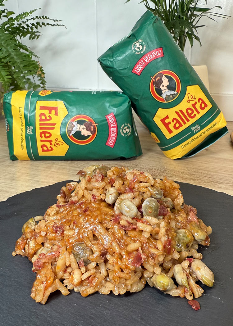 Presentación de arroz con habas