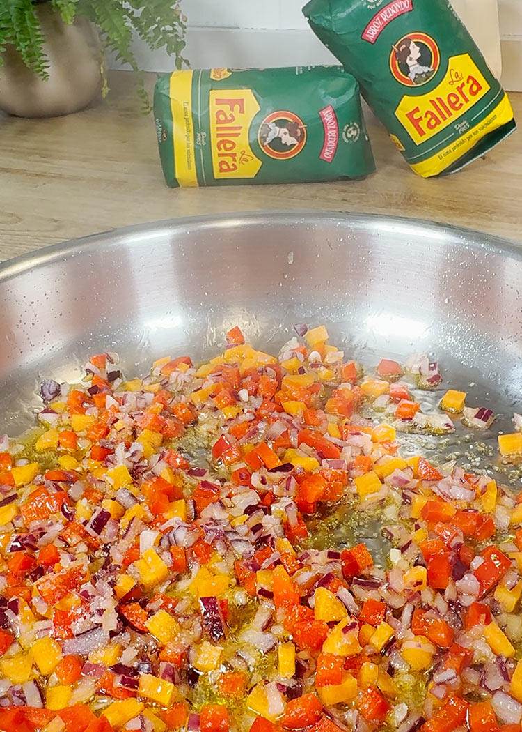 Sofrito de arroz con habas