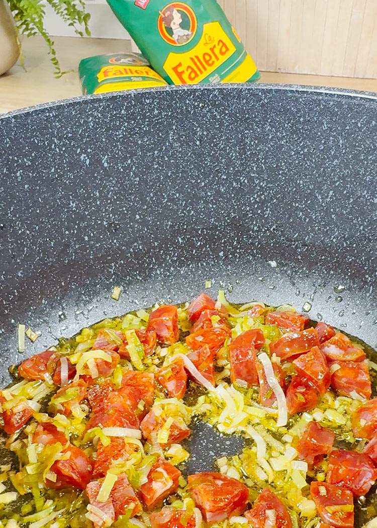 Puerro y chorizo en Garbanzos de bote con arroz y chorizo