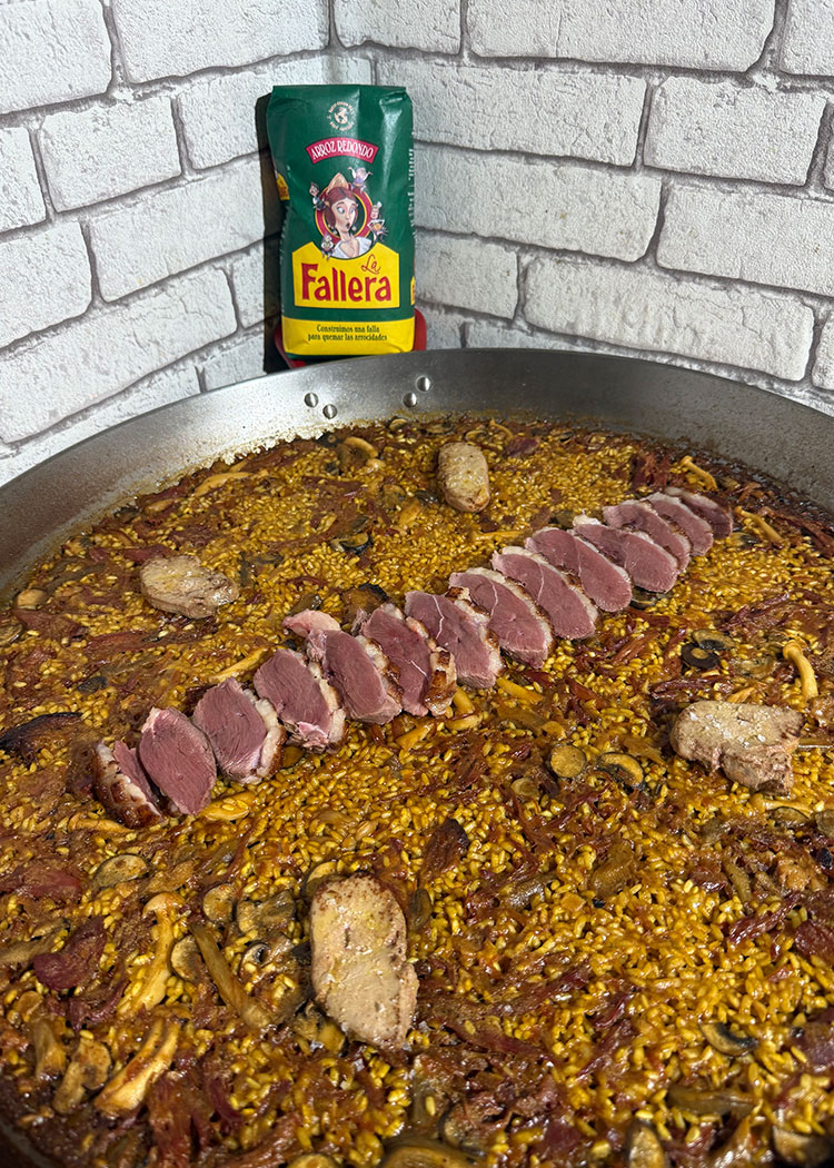 Presentación de Arroz con pato, setas y foei