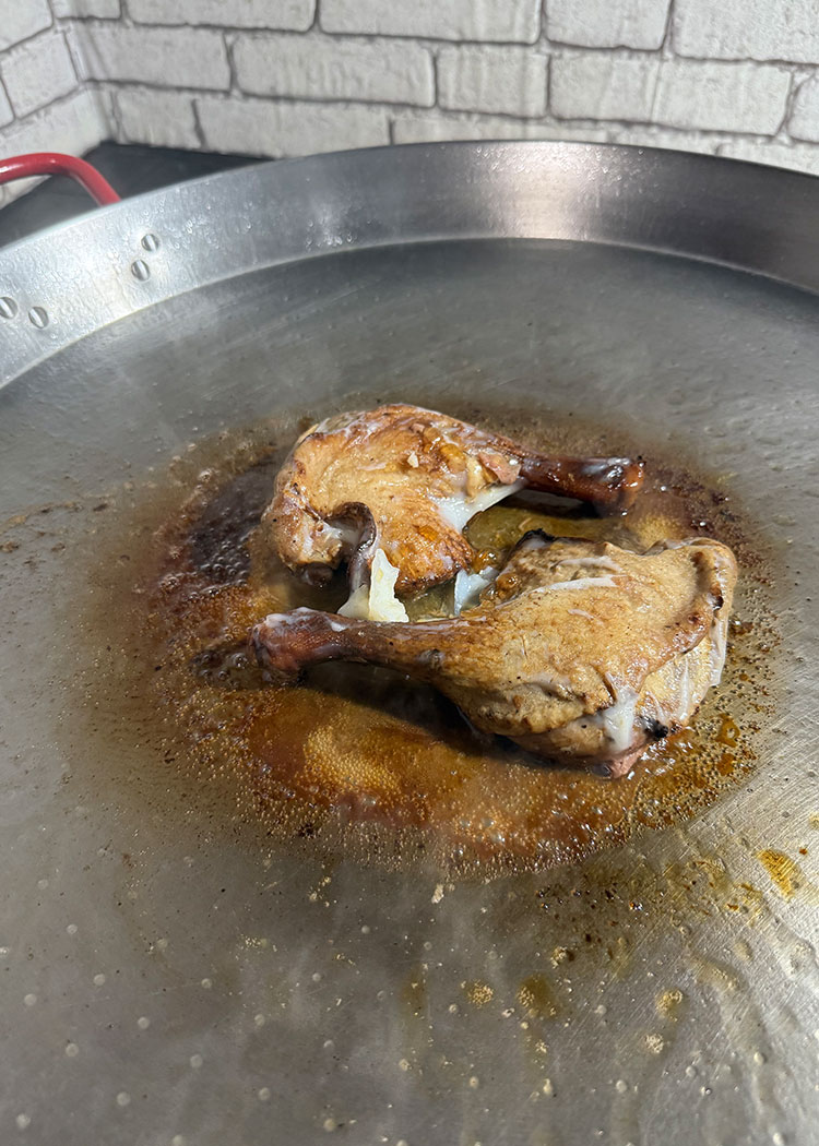 Marcar confits de paro para Arroz con pato, setas y foei