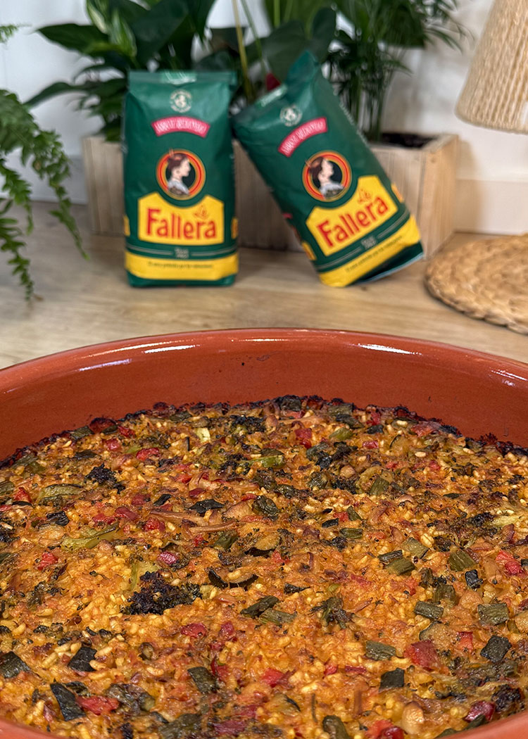 Presentación de arroz al horno con verduras