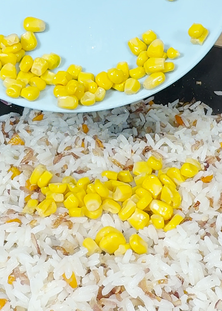 Incorporar maíz a Arroz con aceitunas