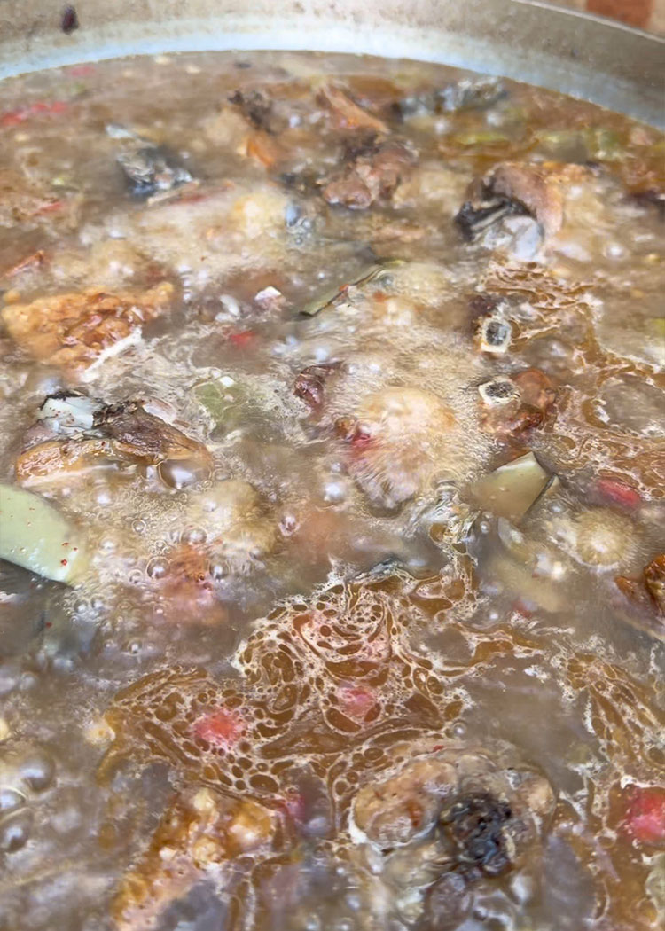 Cocinar paella de carne