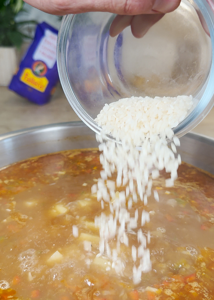 Echar arroz a Arroz con bacalao de la abuela