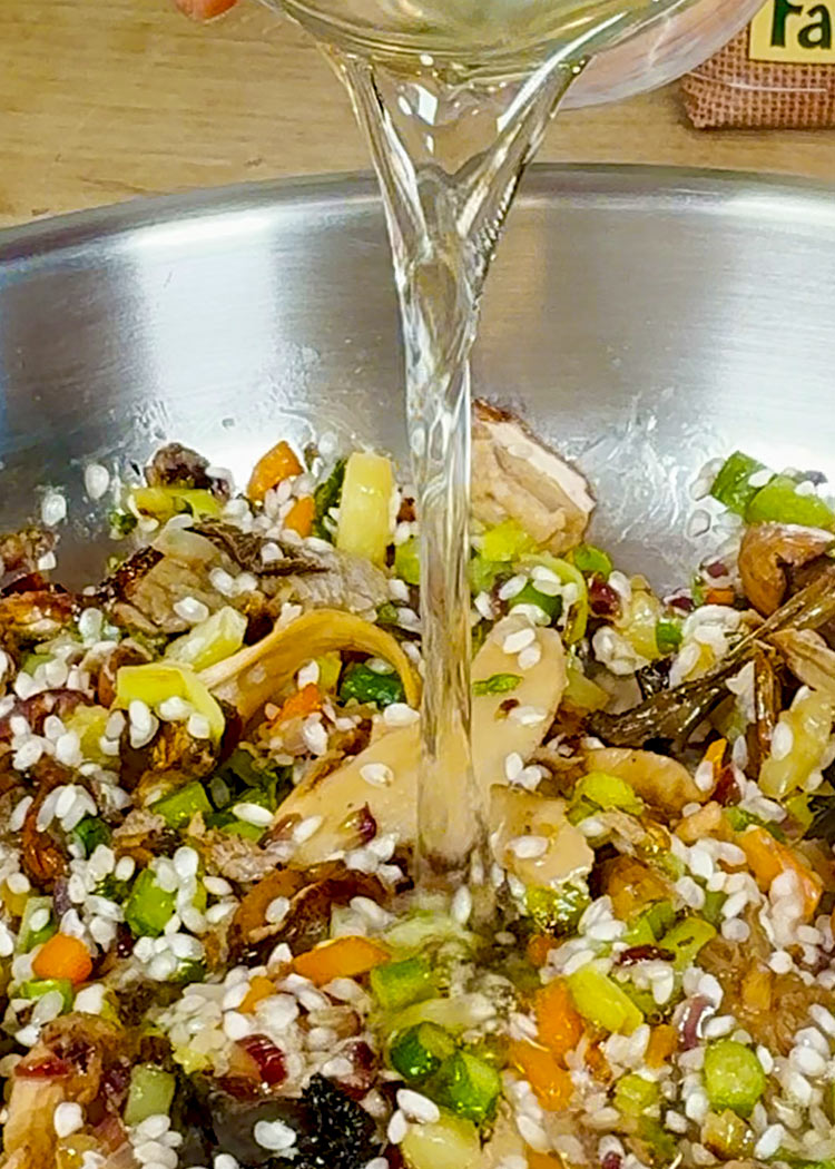 Verter vino a Risotto de verduras