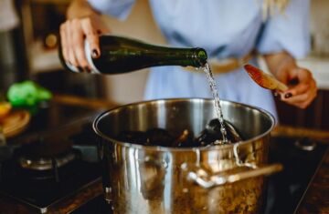 Descubre cuánto tarda en evaporarse el alcohol al cocinar: guía completa