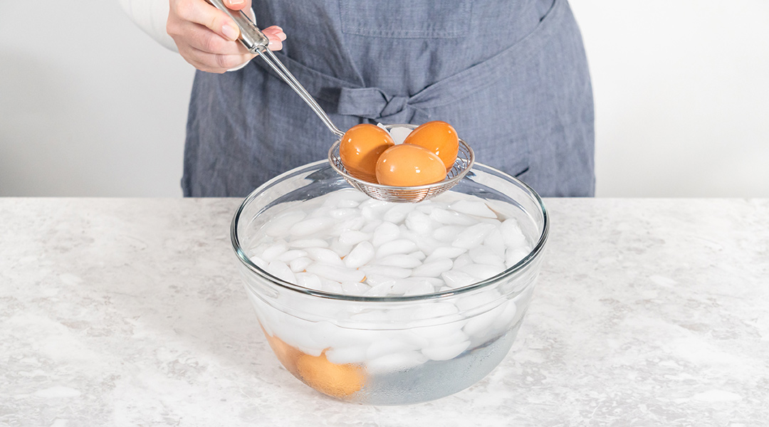 Métodos efectivos para pelar huevos cocidos
