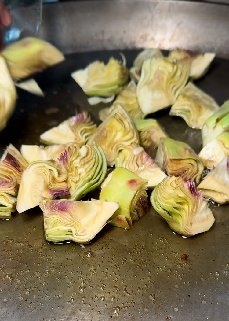 dorar alcachofas para arroz con magret de pato 