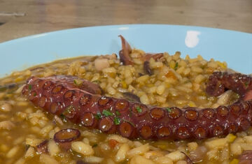 imagen receta El delicioso arroz meloso con pulpo: fácil y sabroso para tus comidas en familia