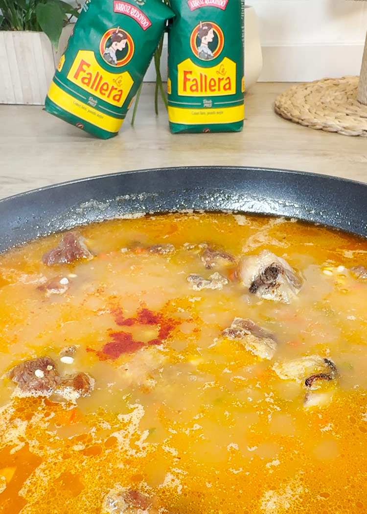 cocinar arroz para arroz con costillas