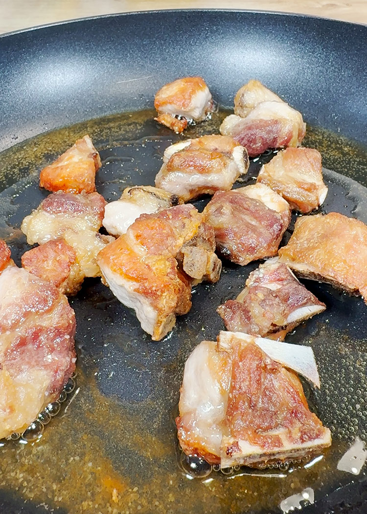dorar costillas para arroz con costillas