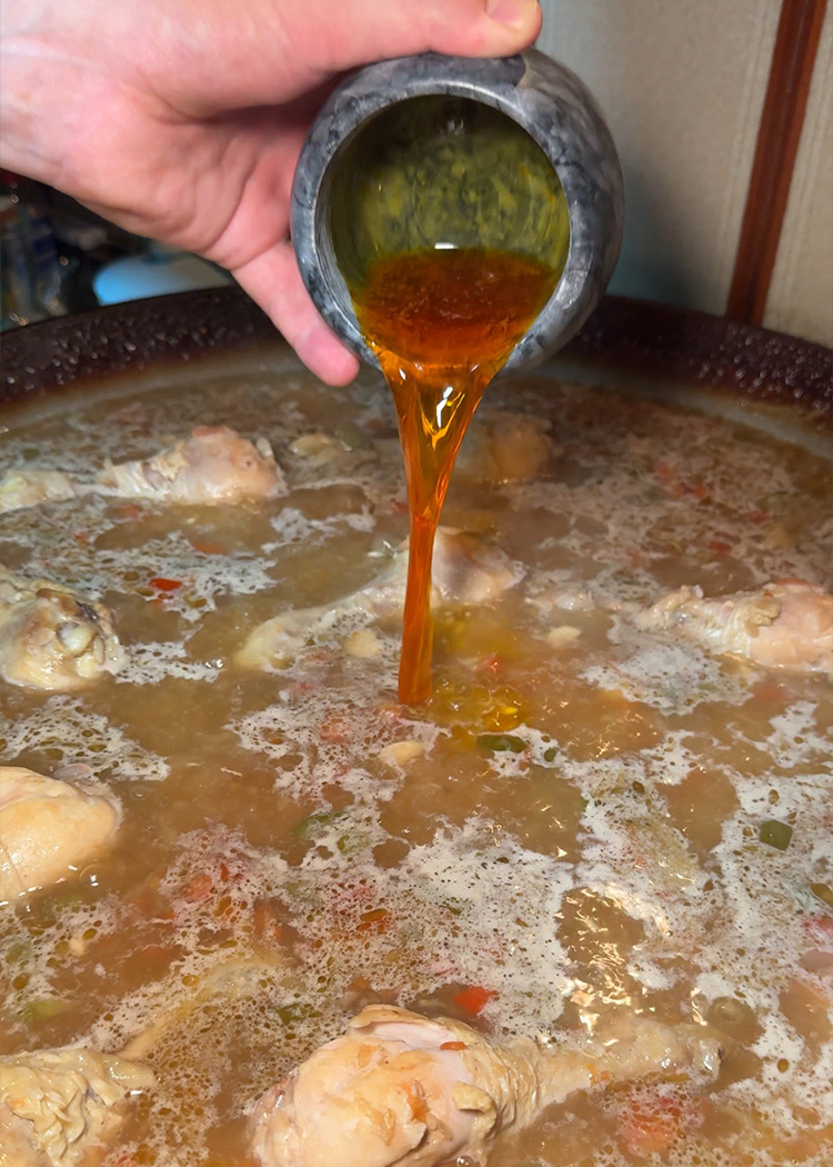 caldo de pollo para arroz con pollo de la abuela 