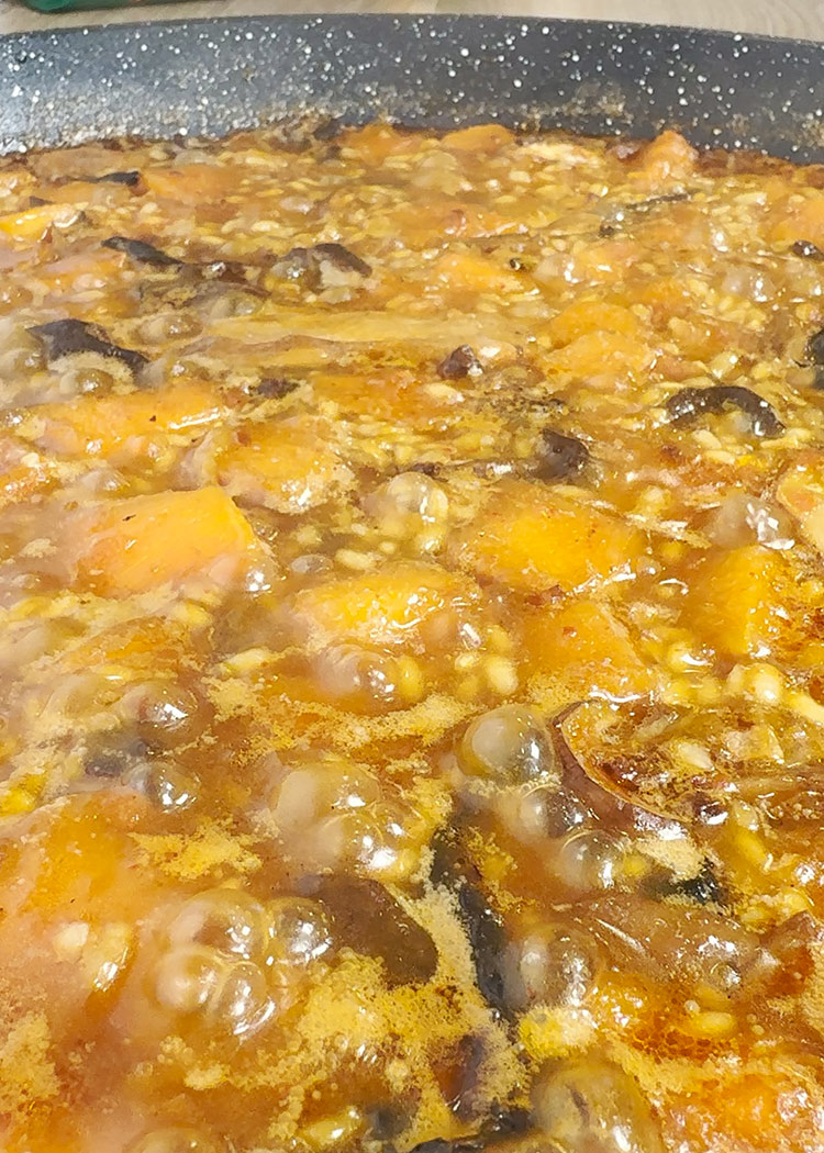 incorporar caldo para arroz con calabaza