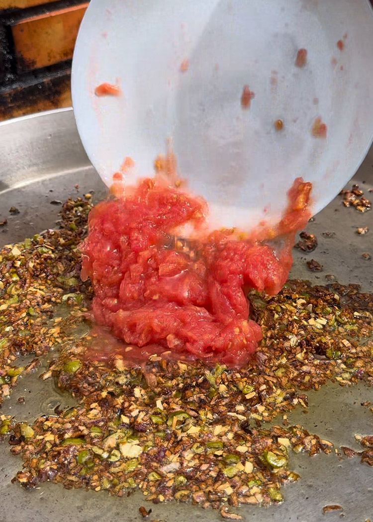 agregar tomate para arroz con salmón 