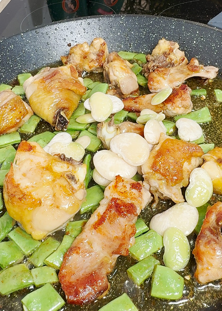 añadir las verduras para paella mixta