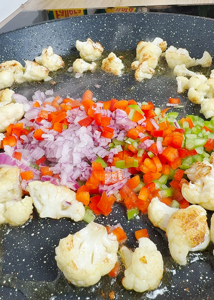 dorar coliflor para arroz con bacalao y coliflor