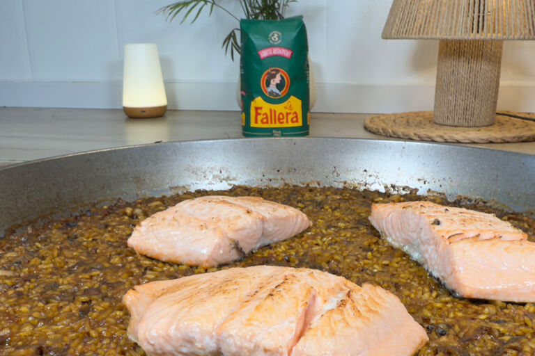 Foto de Arroz con salmón: ¡sabor y salud en tu mesa!