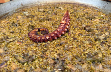 imagen receta Arroz con pulpo y alcachofas: una receta fácil y sabrosa para sorprender a tus invitados