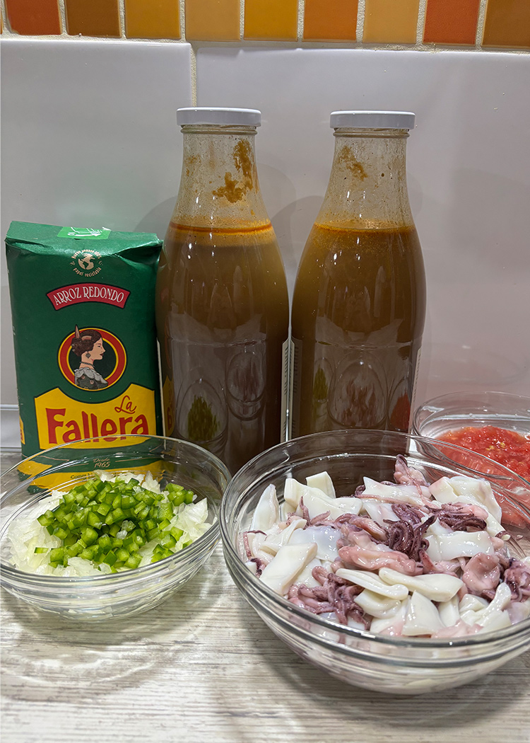 ingredientes para arroz negro con chipirones